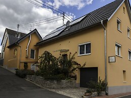 Tranquil Apartment Near Lake