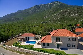 Villa in Croatia With Stunning Mountain Views