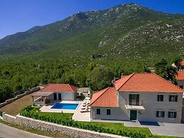 Villa in Croatia With Stunning Mountain Views