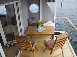 Houseboat Liliput Comfortable Holiday Residence