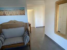 Spacious Apartment With Balcony