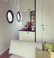 Romantic Boathouse Getaway in Lathum