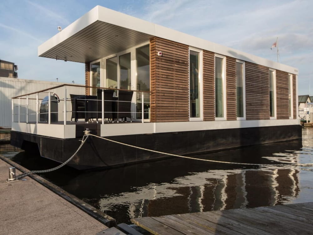 Houseboat Possibility 7