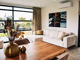 Luxury Waterfront Escape