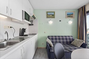 Spacious Studio Near Seafront