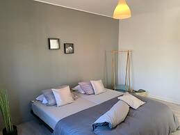 Herentals Hideaway With Balcony