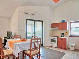 Maja Apt 1 Comfortable Holiday Residence