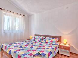 Maja Apt 1 Comfortable Holiday Residence