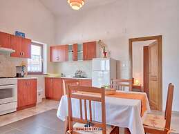 Maja Apt 1 Comfortable Holiday Residence