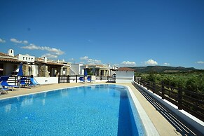 Villa in Alghero With Pool & Near Town