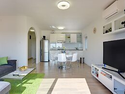 Apartment With Balcony and sea View
