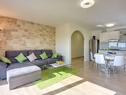 Apartment With Balcony and sea View