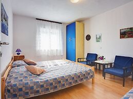Apartment With Balcony and sea View