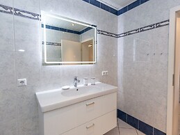 Hoppe 7 Modern Retreat