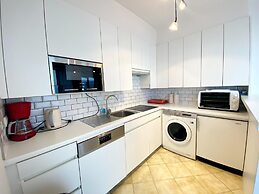 Seaside Serenity Apartment