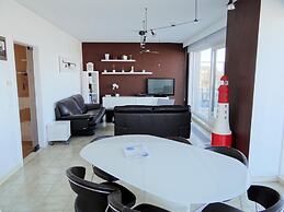 Seaside Serenity Apartment