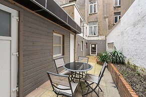 Spacious Seafront Apartment