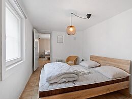 Spacious Seafront Apartment