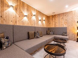 Modern Holiday Apartment With Balcony