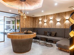 Modern Holiday Apartment With Balcony