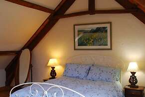 Golden Light Cottage Escape