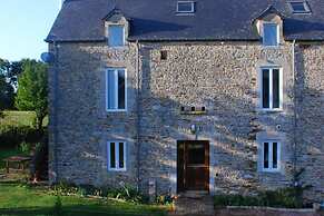 Golden Light Cottage Escape