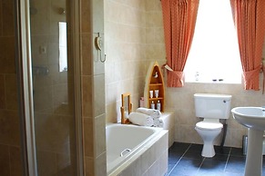 Golden Light Cottage Escape