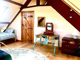 Golden Light Cottage Escape