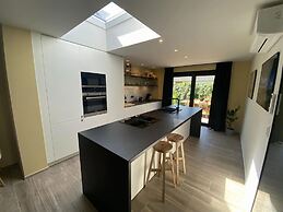 Luxurious Villa in a Residential Location