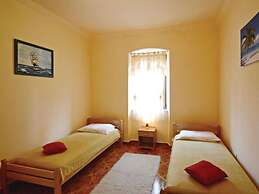 Large Holiday Home With Swimming Pool