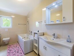 Large Holiday Home With Swimming Pool