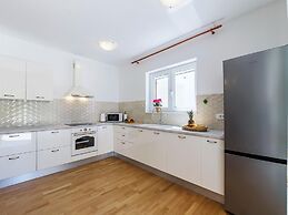 Large Holiday Home With Swimming Pool