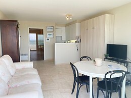 Beachside Stay With Views