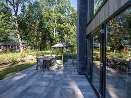 Family Villa in Forest Park