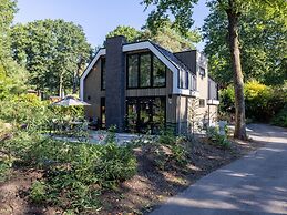 Family Villa in Forest Park