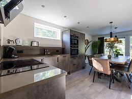 Family Villa in Forest Park