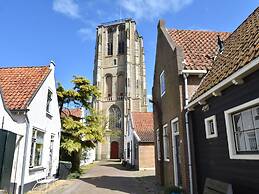 Cozy Chalet in Goedereede With Garden