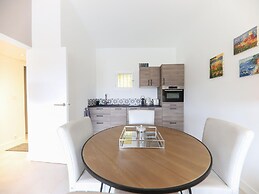 Air-conditioned Apartment Near Beach