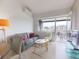 Air-conditioned Apartment Near Beach