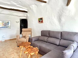 Cave House in Cullar Near Historic Centre