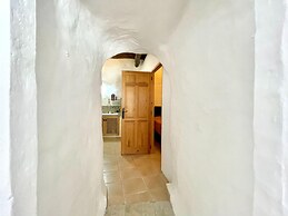 Cave House in Cullar Near Historic Centre
