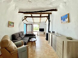 Cave House in Cullar Near Historic Centre