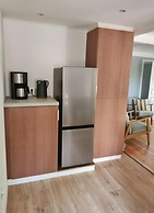 Inviting Apartment Near Lake