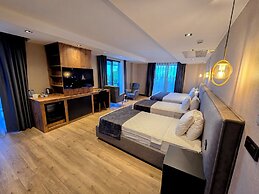 Ayatoure Hotel
