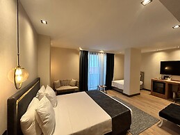 Ayatoure Hotel