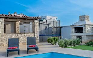 Georgine Comfortable Holiday Residence