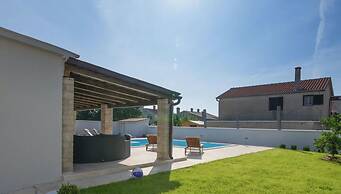 Georgine Comfortable Holiday Residence