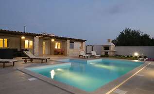 Georgine Comfortable Holiday Residence