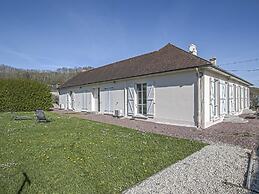 Spacious Holiday Home With Garden