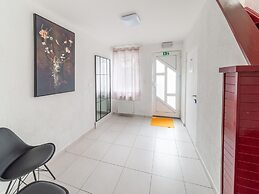 Family Villa Near Lake